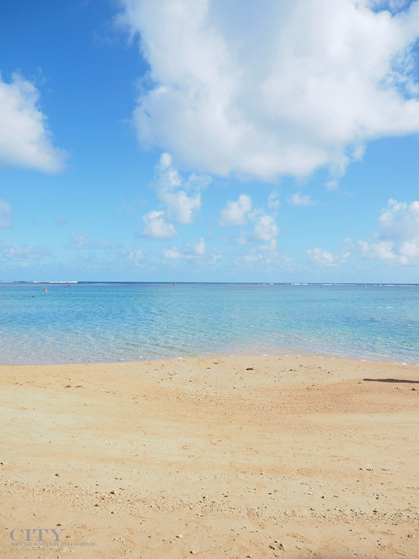 City style and living magazine style fashion blogger Kauai Pacific Ocean Anini Beach