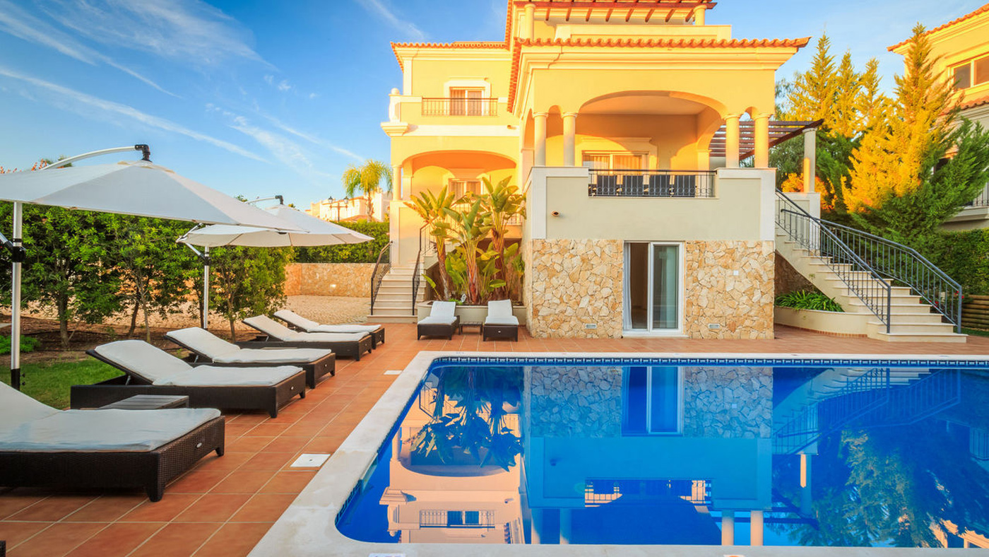 City Style and Living Magazine Travel Portugal alrgarve luxury hotel the crest, loule villa pool